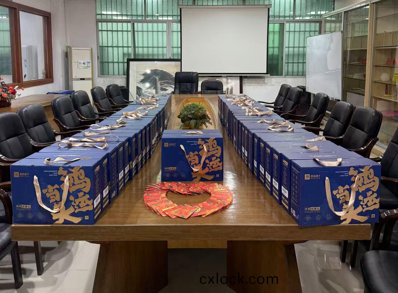 東莞雨(yu)貝(bei)爲(wei)員工準(zhun)備新年(nian)2025年福(fu)利(li)禮品(pin)